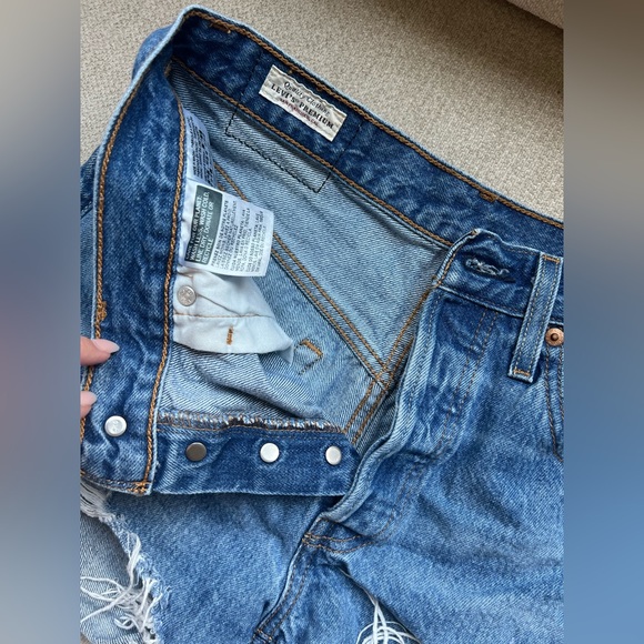 Levi’s 501 High Waist Jean Shorts in Oxnard Audio - Picture 6 of 7